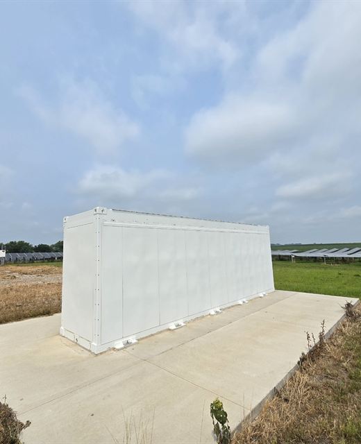 Battery energy storage system paired with solar at Grinnell